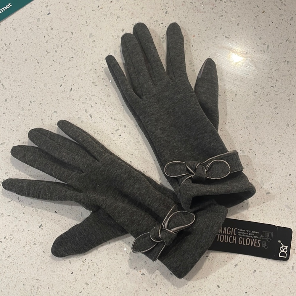 NWT Grey Touch Gloves with Decorative Bow